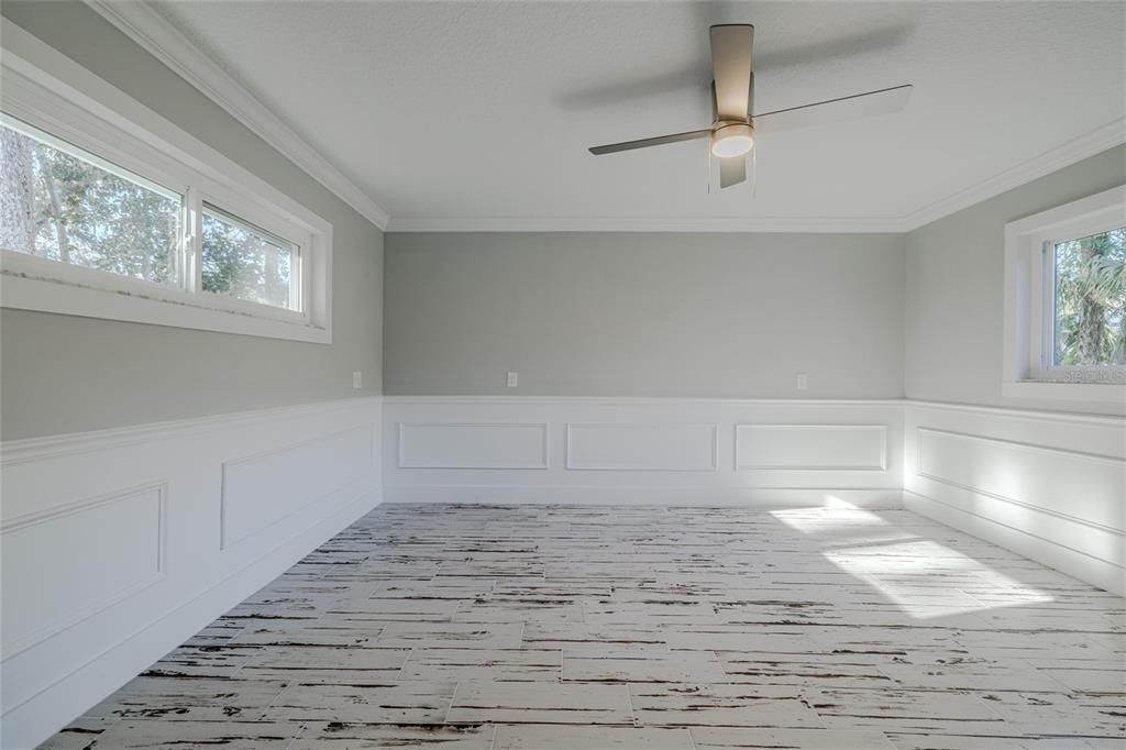 Empty room, Interior