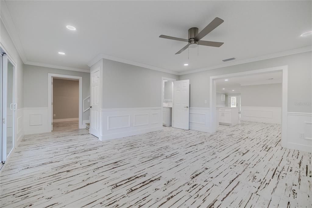 Empty room, Interior, Recessed Lighting, Wood Texture Flooring