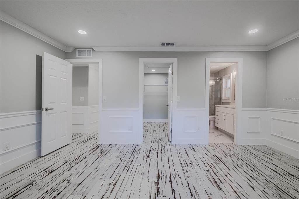 Bathroom, Empty room, Interior, Recessed Lighting