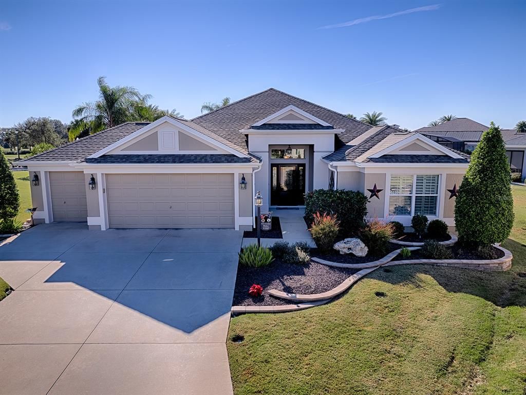 Attached, Exterior, Facade, Ranch
