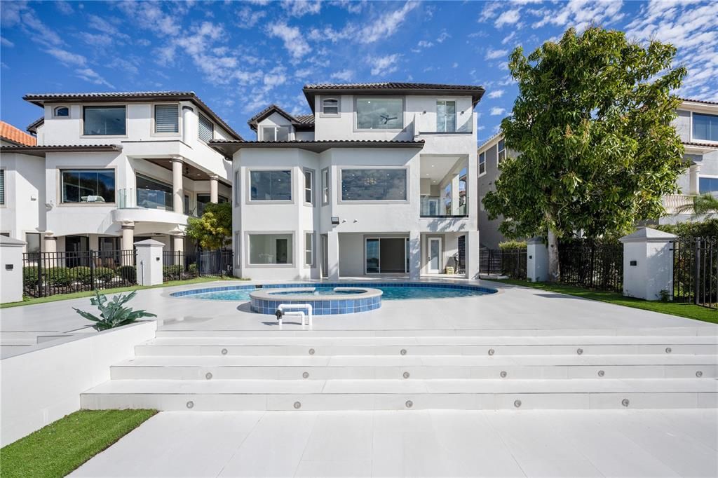 Exterior, Facade, Pool, Mediterranean