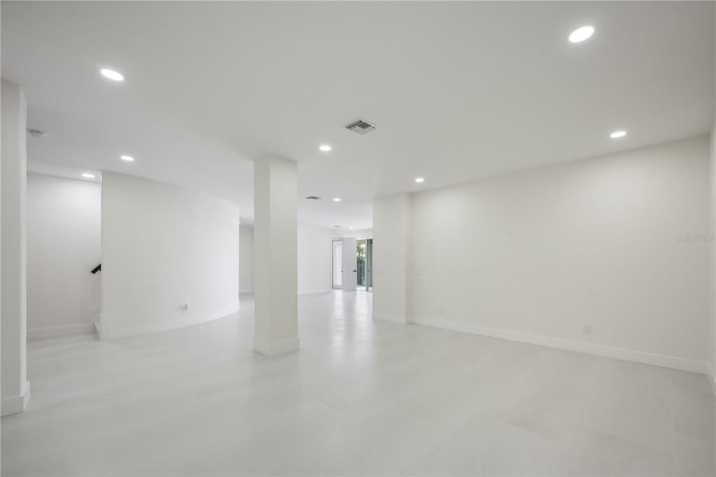 Empty room, Interior, Recessed Lighting