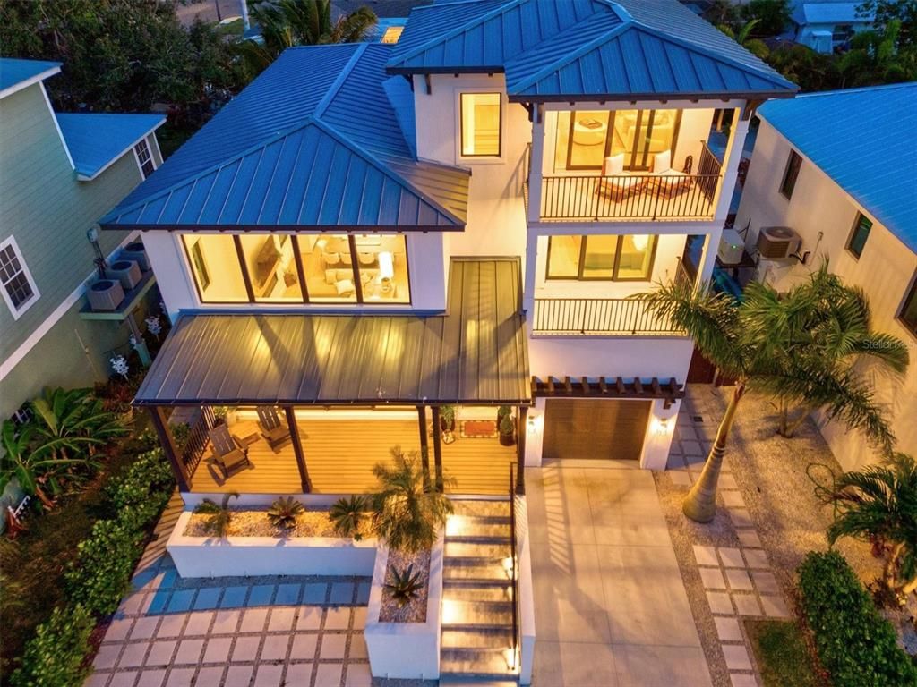 Exterior, Drone