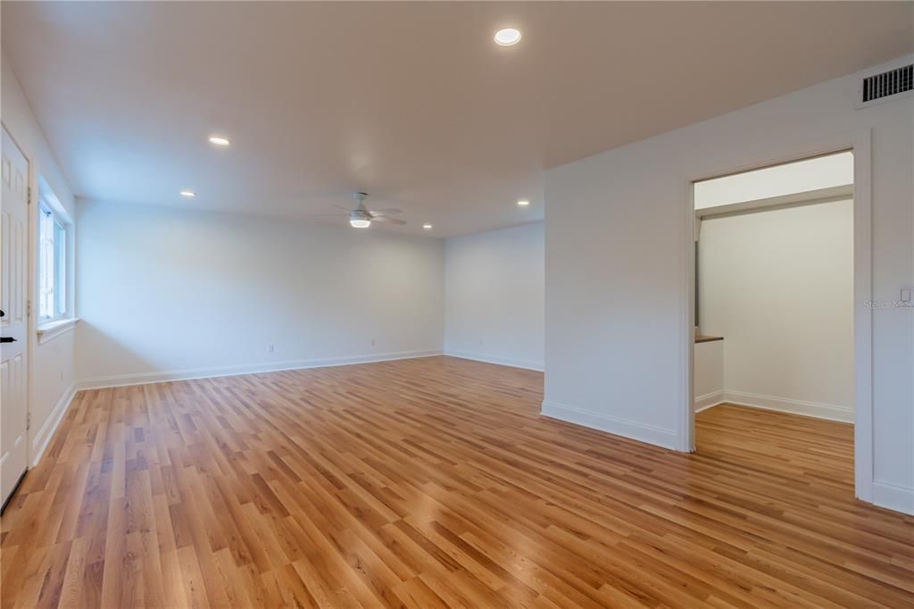 Empty room, Interior, Recessed Lighting, Wood Texture Flooring