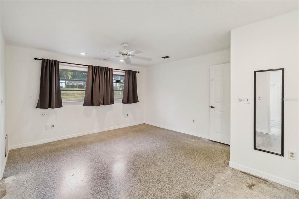 Empty room, Interior, Recessed Lighting