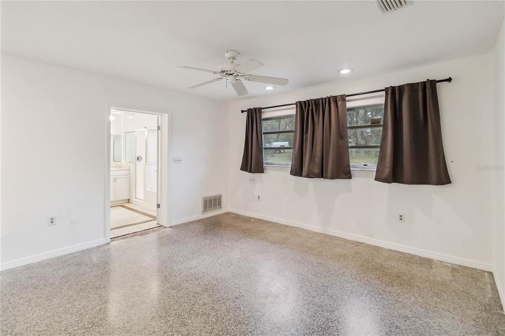 Bathroom, Empty room, Interior, Recessed Lighting
