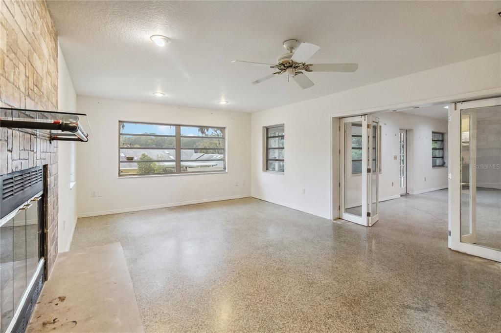 Empty room, Interior, Recessed Lighting