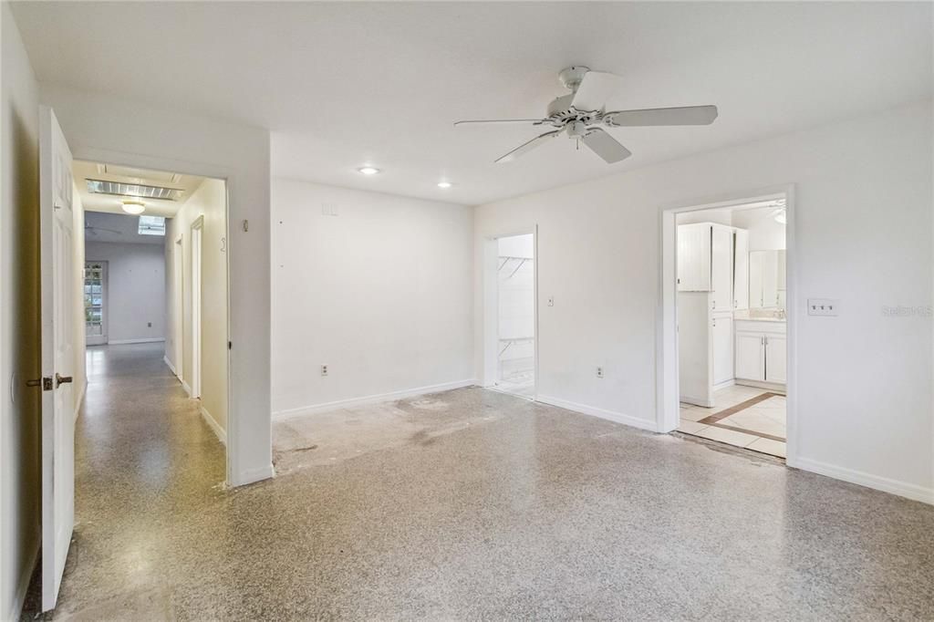 Empty room, Interior, Recessed Lighting