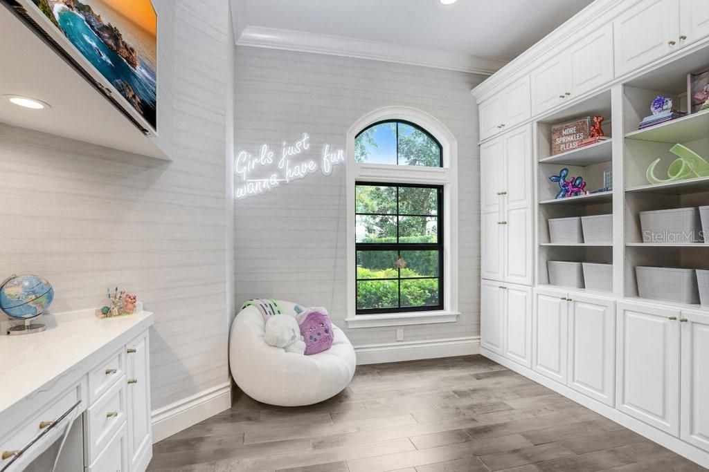 Interior, Recessed Lighting, Wood Texture Flooring