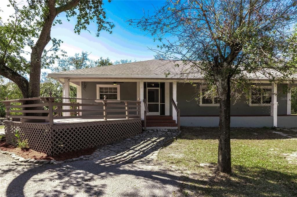 Exterior, Facade, Ranch