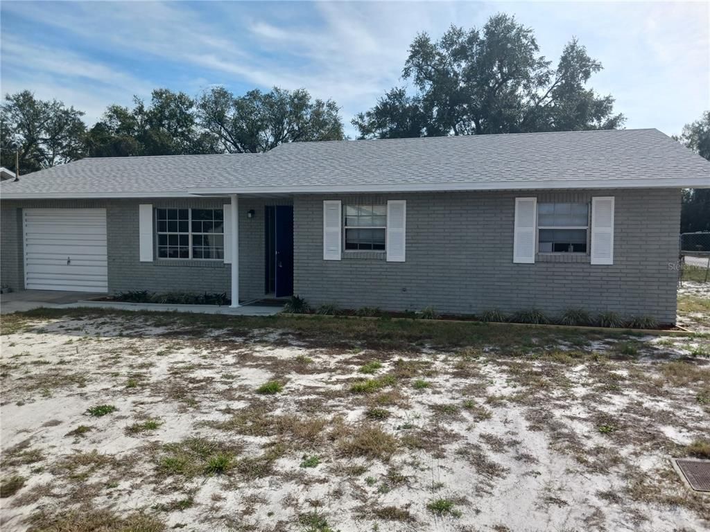 Attached, Exterior, Facade, Ranch