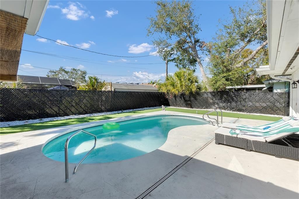 Exterior, Pool