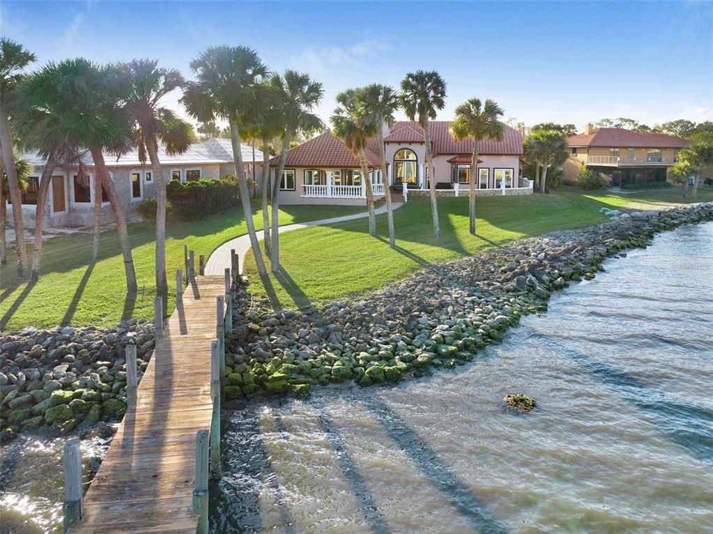Exterior, Lake
