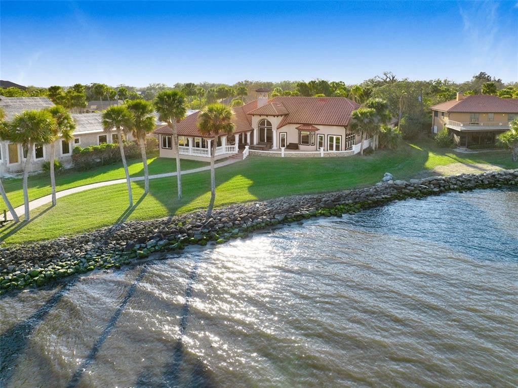 Exterior, Lake