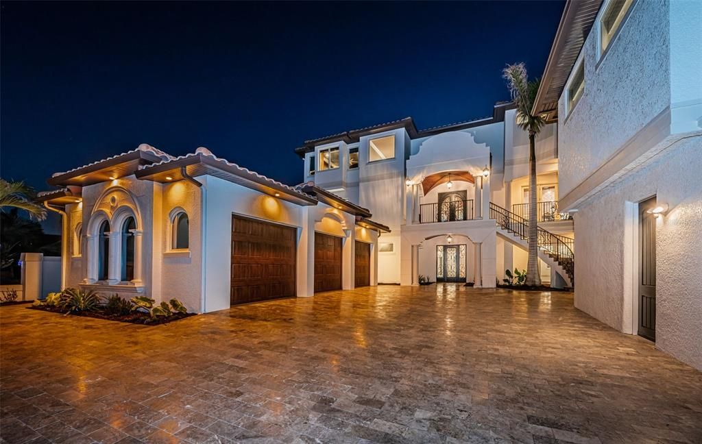 Attached, Exterior, Facade, Mediterranean