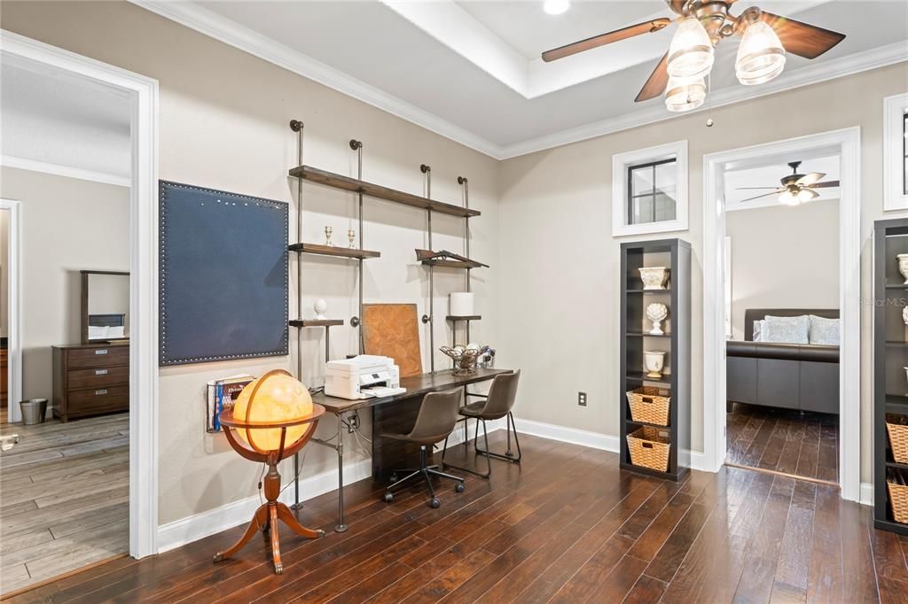 Home Office, Interior, Recessed Lighting, Wood Texture Flooring