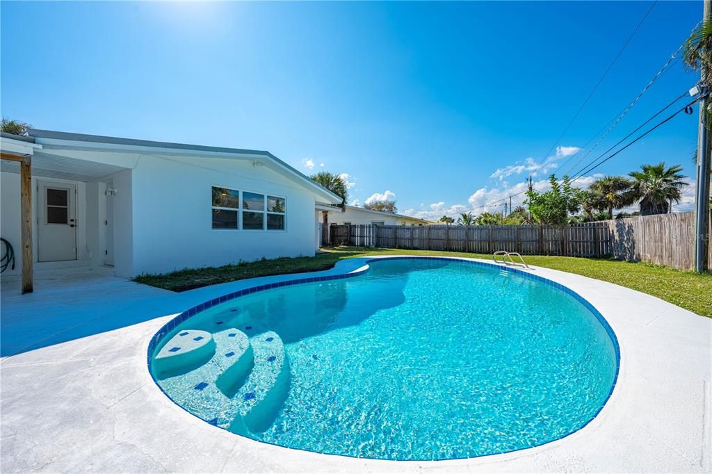 Exterior, Pool