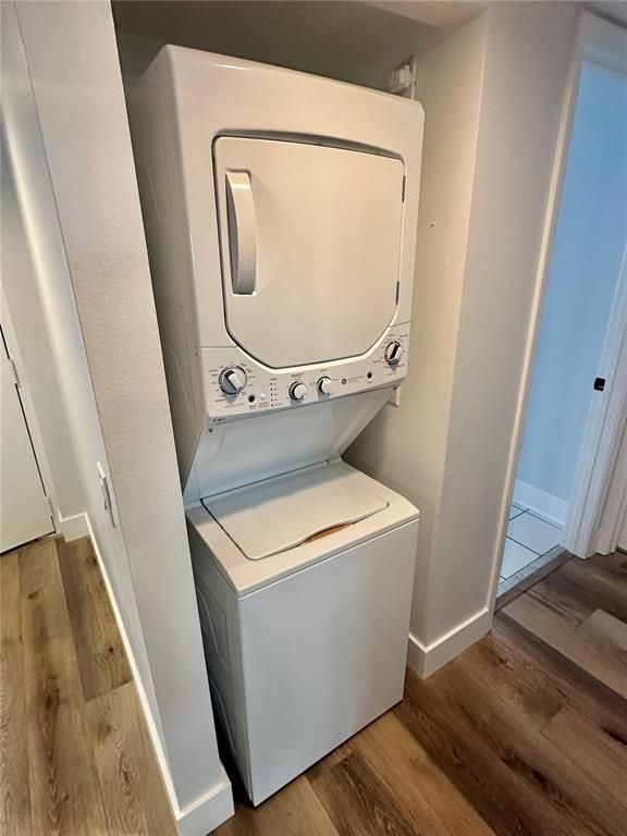 Interior, Utility Closets, Washer, Wood Texture Flooring