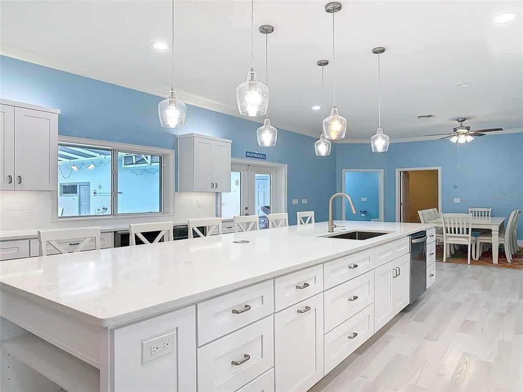 Dining room, Interior, Kitchen, Pendant Lights, Recessed Lighting, Wood Texture Flooring