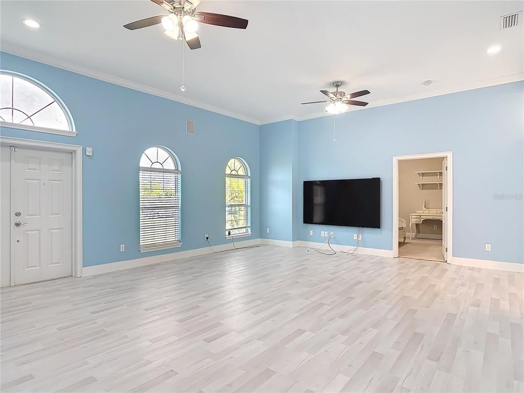 Empty room, Interior, Recessed Lighting, Wood Texture Flooring
