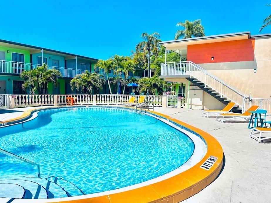 Exterior, Pool
