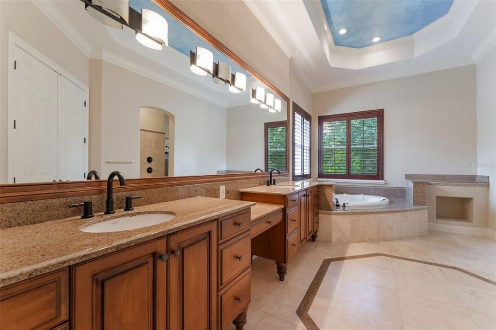 Bathroom, Dual Sink Vanities, Interior, Recessed Lighting