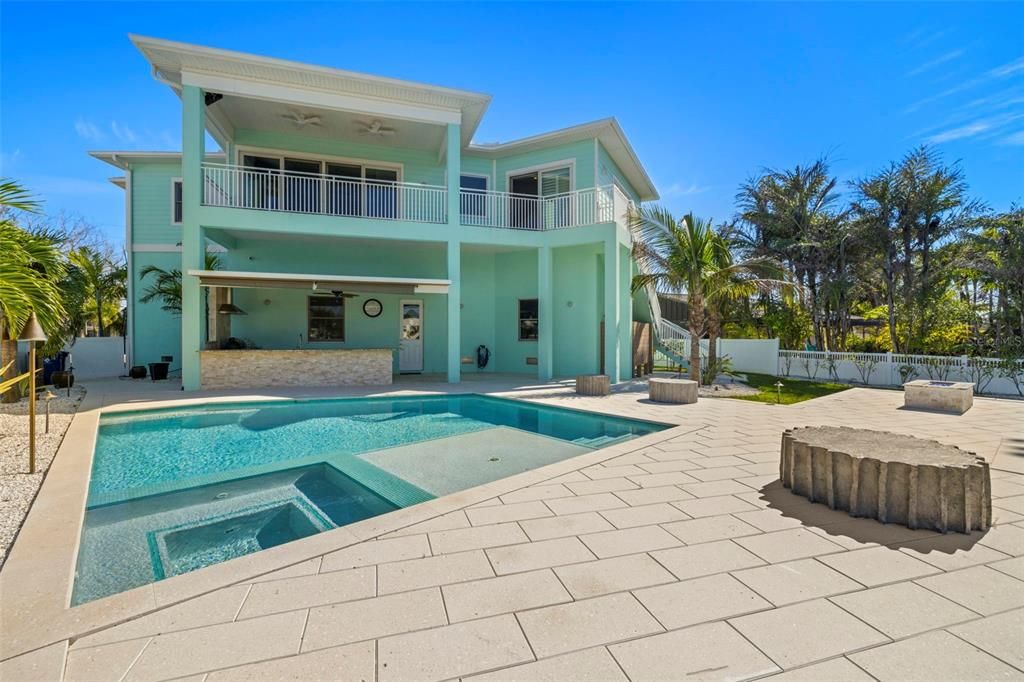 Exterior, Pool
