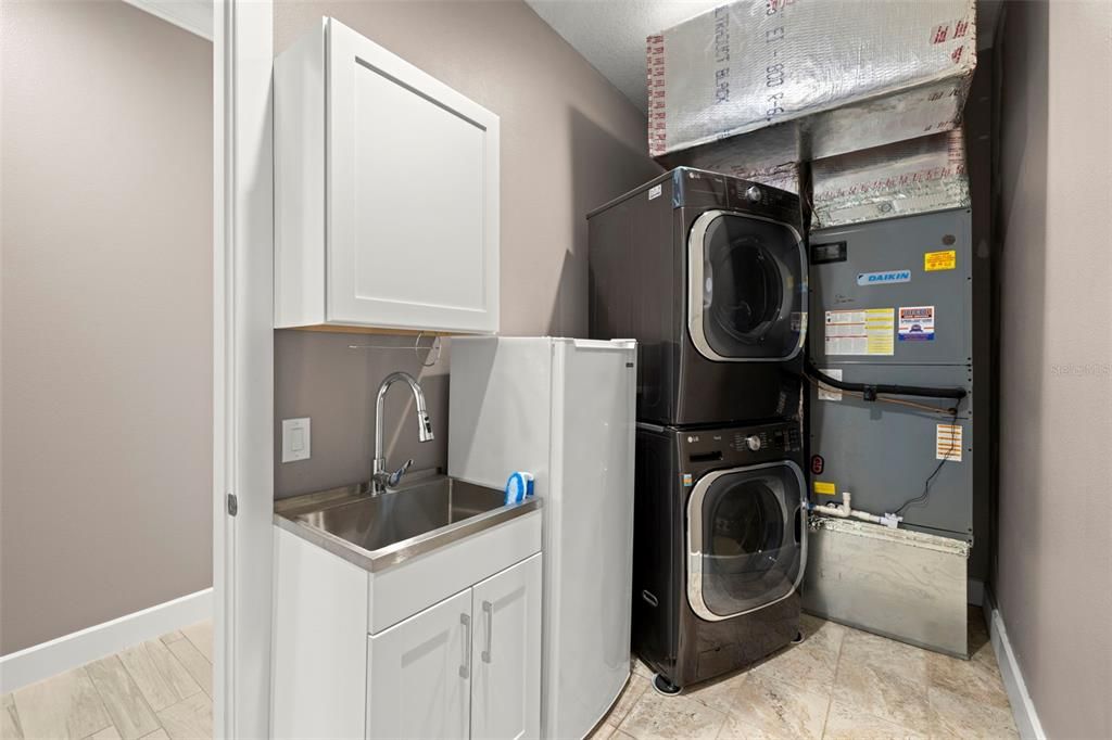 Interior, Utility Closets, Washer, Wood Texture Flooring