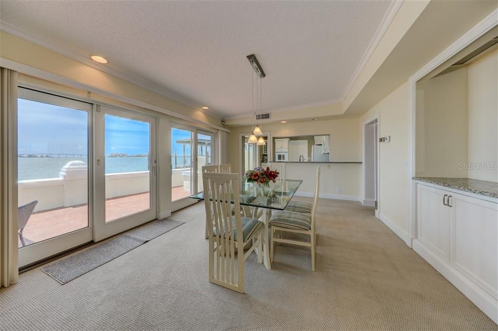 Dining room, Interior, Pendant Lights, Recessed Lighting, Water