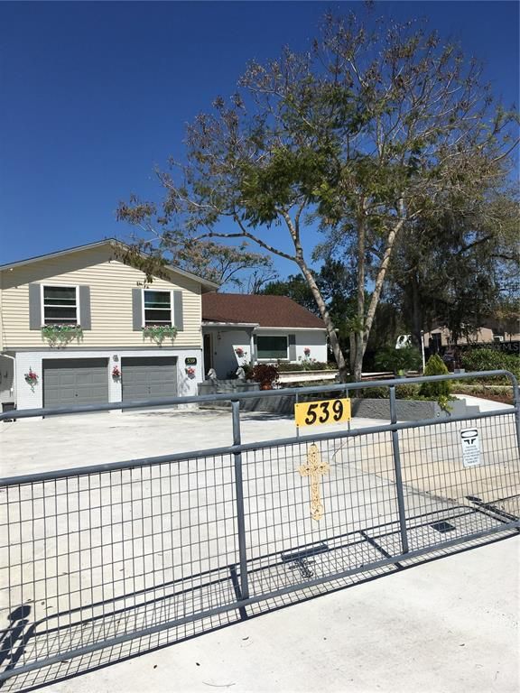 Attached, Exterior, Facade, Ranch