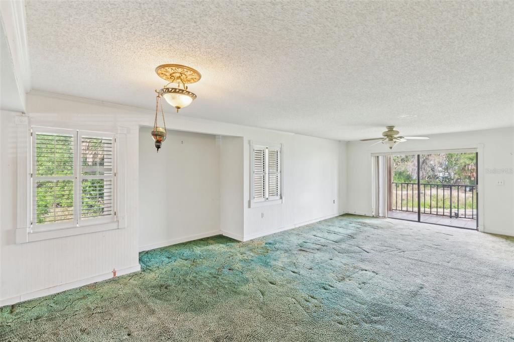 Empty room, Interior