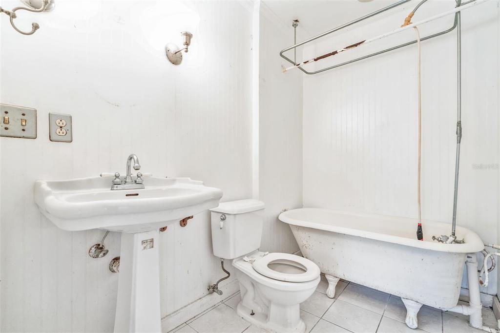 Bathroom, Free Standing Baths, Interior