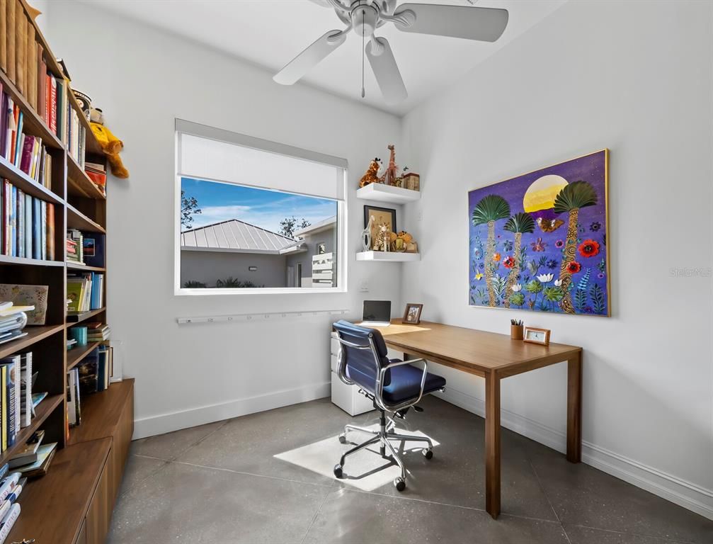 Home Office, Interior