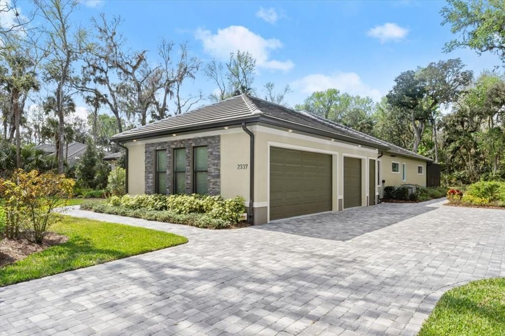 Attached, Exterior, Facade, Ranch