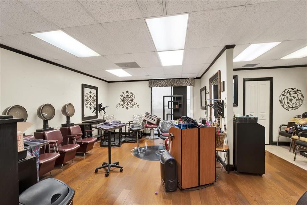 Interior, Recessed Lighting, Wood Texture Flooring
