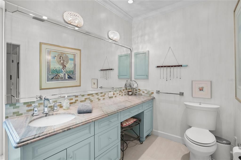 Bathroom, Dual Sink Vanities, Interior, Recessed Lighting