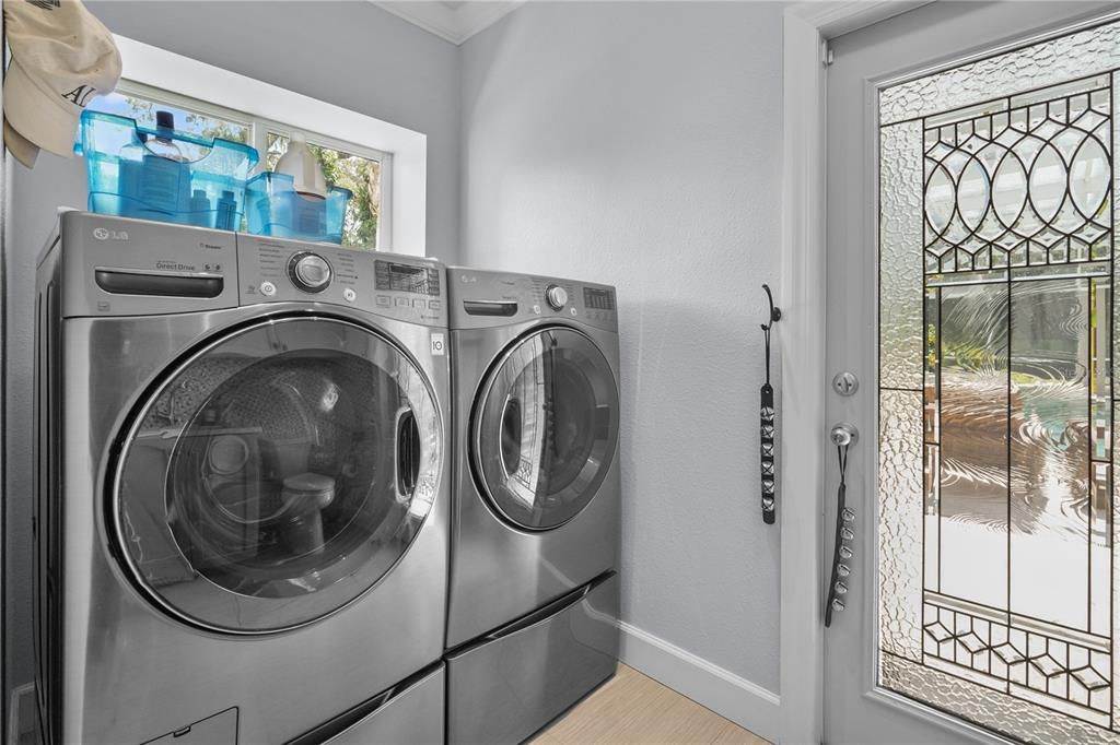 Interior, Utility Closets, Washer, Wood Texture Flooring