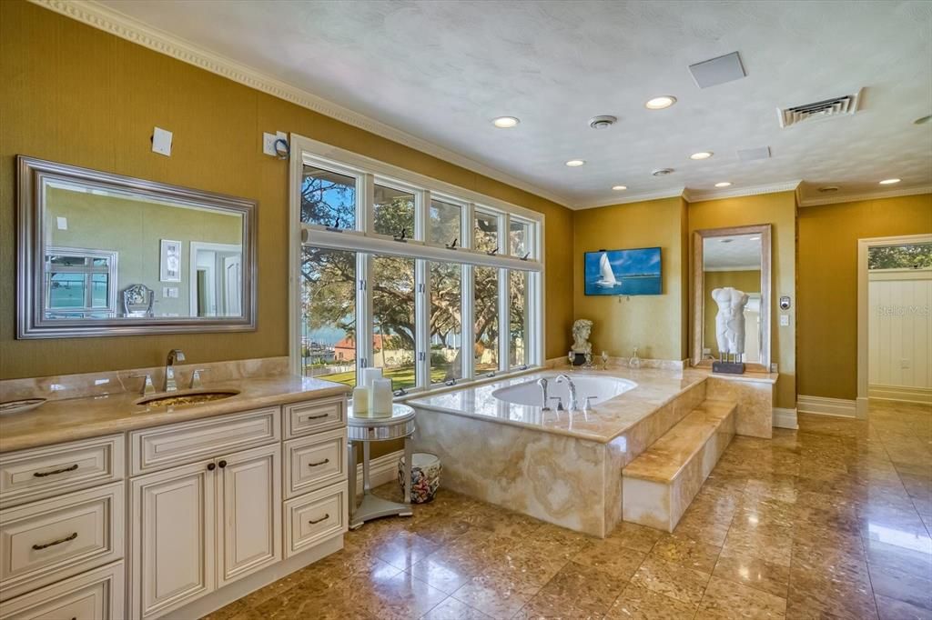Bathroom, Dual Sink Vanities, Interior, Recessed Lighting