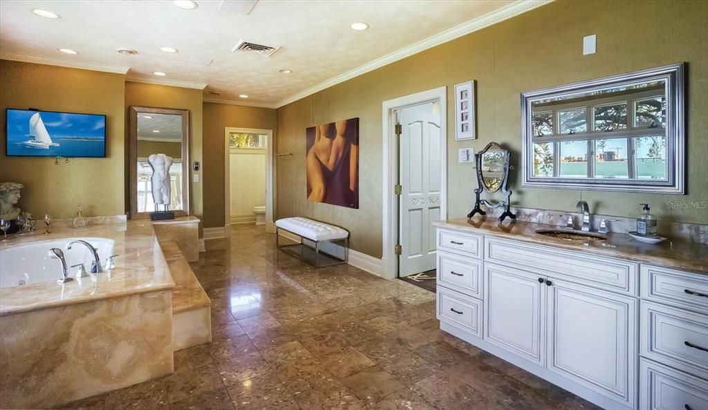 Bathroom, Interior, Recessed Lighting