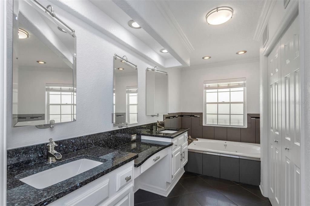 Bathroom, Dual Sink Vanities, Interior, Recessed Lighting