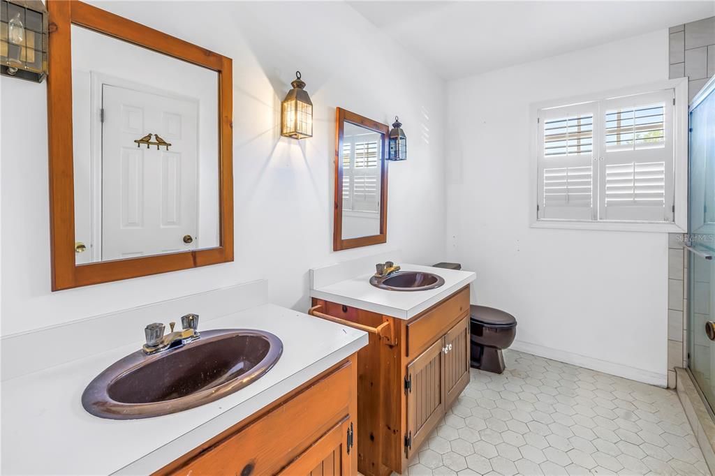 Bathroom, Dual Sink Vanities, Interior