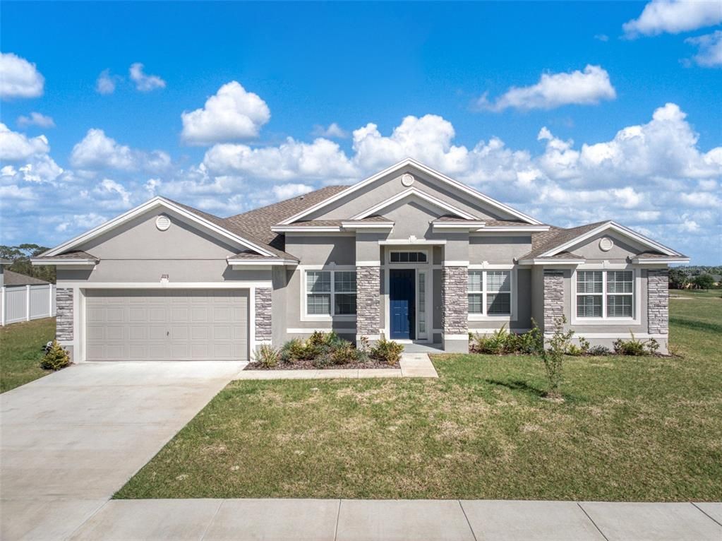 Attached, Exterior, Facade, Ranch