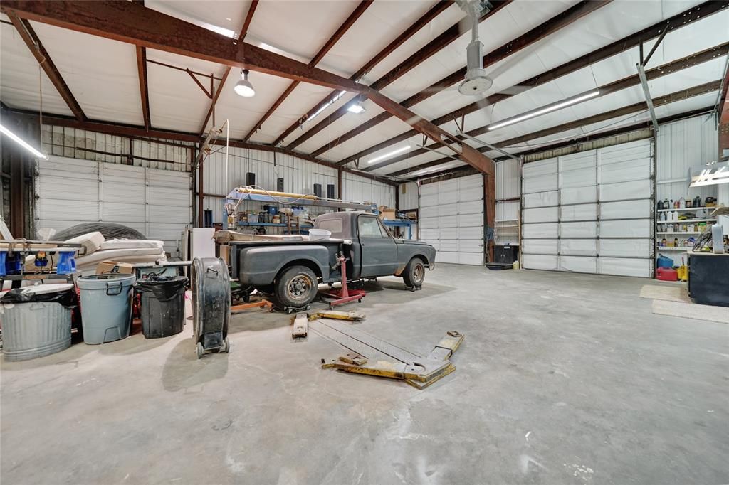 Garage, Interior, Wooden Beams