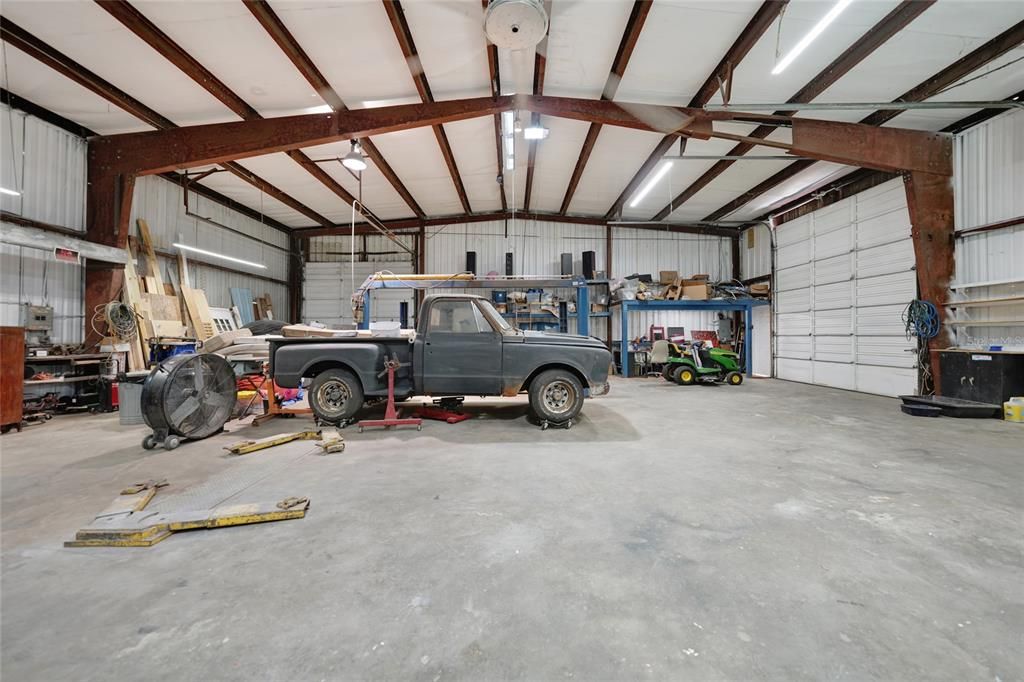 Garage, Interior, Wooden Beams