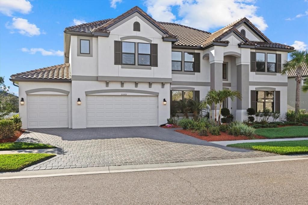 Attached, Exterior, Facade, Mediterranean