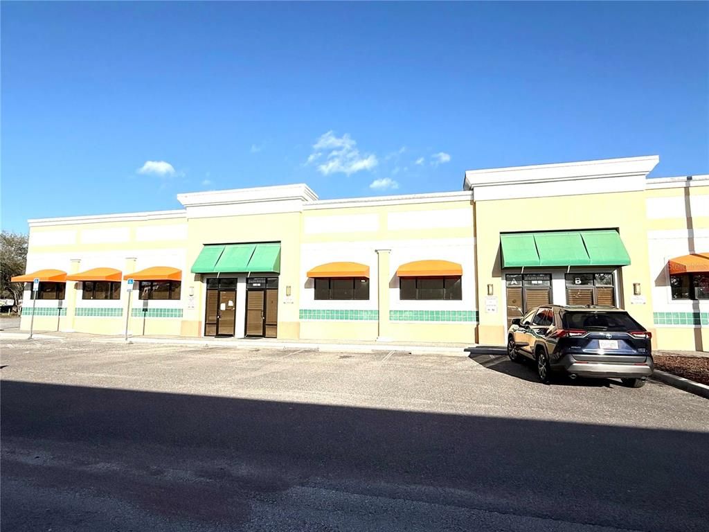 Exterior, Facade, Modern