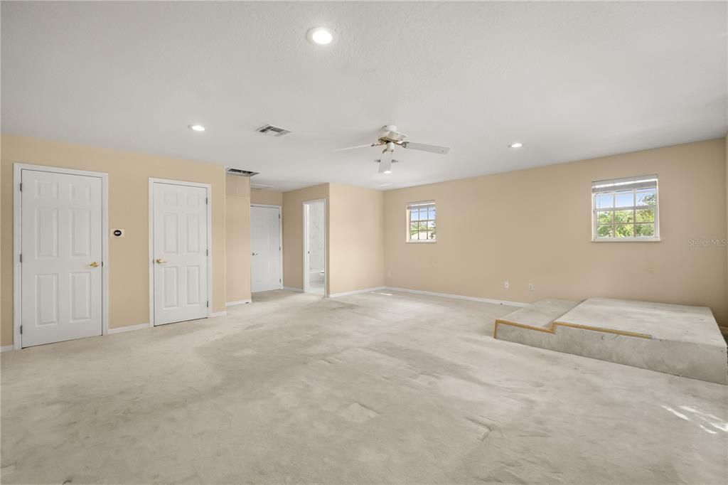 Empty room, Interior, Recessed Lighting