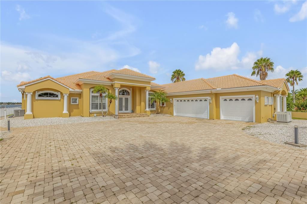 Attached, Exterior, Facade, Mediterranean