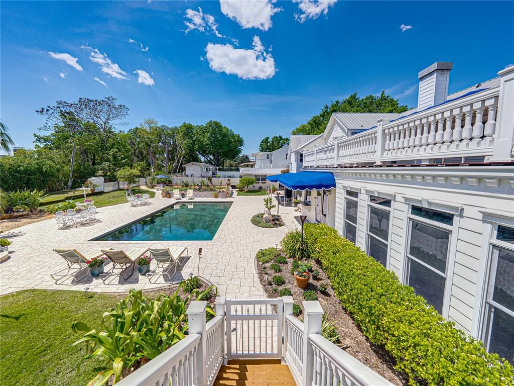 Exterior, Pool