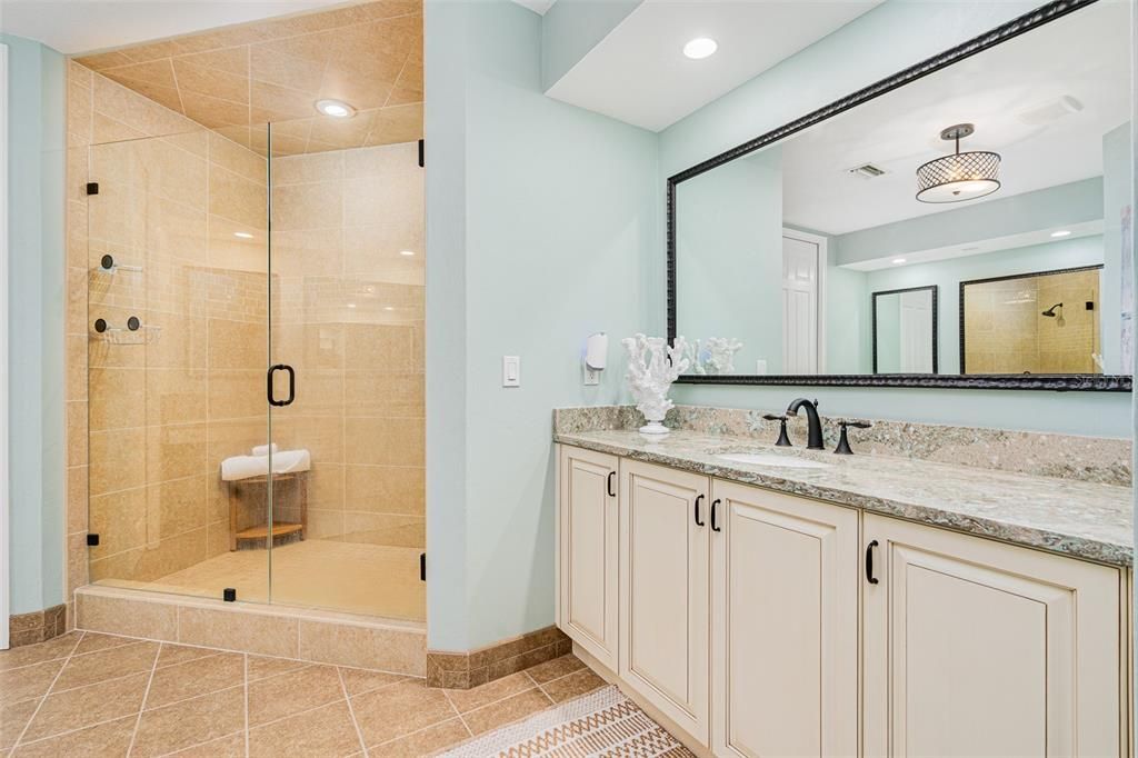 Bathroom, Glass Shower, Interior, Pendant Lights, Recessed Lighting
